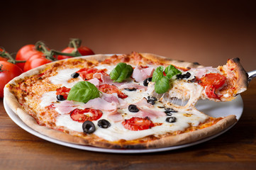 pizza with ham - pizza al prosciuttto