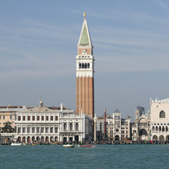 Fototapeta na wymiar Venice skyline