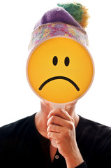 Personnage smiley bonnet malheureux
