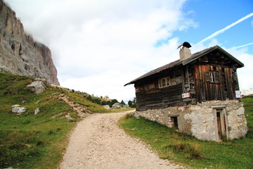 View of mountain path to reach Comici refuge, with a old barn
