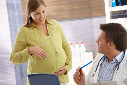 Expectant woman at doctor