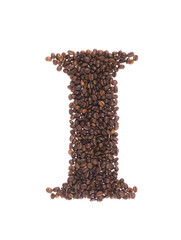 lettera dell'alfabeto fatta con i chicchi di caffe