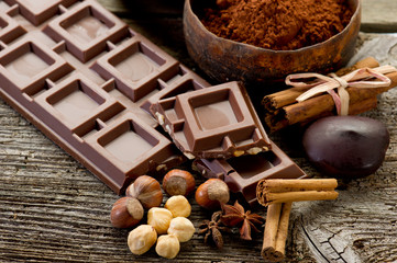 chocolate with ingredients-cioccolato e ingredienti