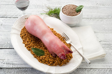 pig trotter with lentils -zampone di maiale e lenticchie © Marco Mayer