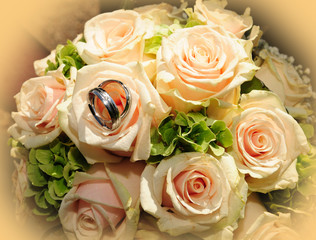 bridal bouquet with rings