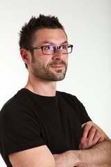 Obraz premium uomo pensieroso su fondo bianco