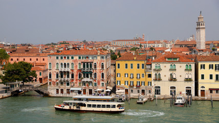 Fototapeta na wymiar Historic Wenecja widziana z wody