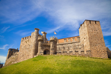 Fototapeta na wymiar Zamek templariuszy z Ponferrada, w prowincji León, Hiszpania
