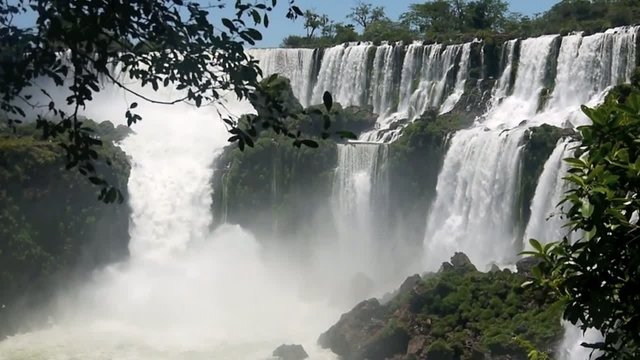 Iguaz&uacute;-Wasserf&auml;lle, Argentinische Seite