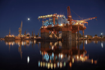 Repair of the oil rig in the shipyard.