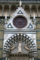 portale chiesa di Pistoia