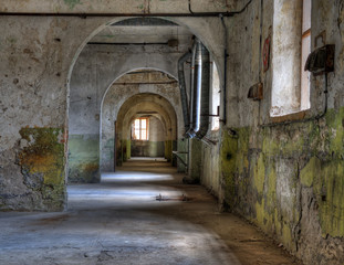 Fototapeta na wymiar Zobacz wewnątrz opuszczonego więzienia.