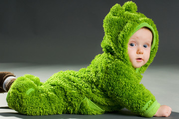 baby im frosch kostüm