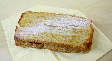 gâteau feuilleté sucré