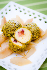 Topfenknödel mit Birne