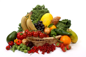 Fototapeta na wymiar Fruits and vegetables in a basket