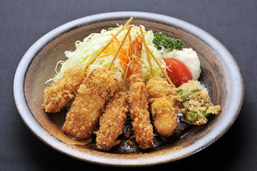 串カツ盛り合わせ