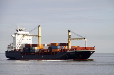 Containerschiff vor Cuxhaven