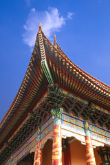 Fototapeta na wymiar upturned eaves of chinese temple