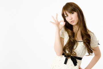 OKサインの女性