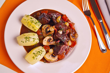 Estouffade de bœuf bourguignonne 3