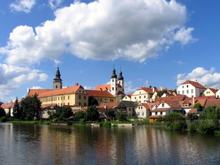Fototapeta na wymiar Piękno Czech, zamek nad jeziorem w Telc