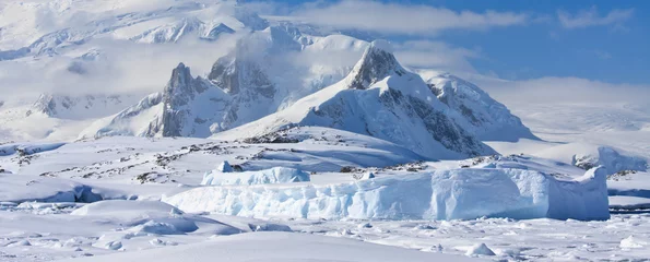 Foto op Plexiglas Antarctica sneeuw bedekte bergen