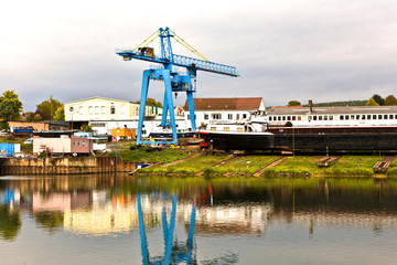 Fototapeta na wymiar shipyard at river Main in Germany