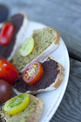 tomates tapenade sud vacances été salade apéritif tartines