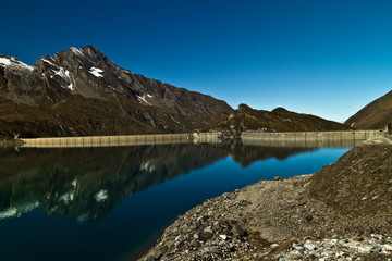 Blick auf die Staumauer