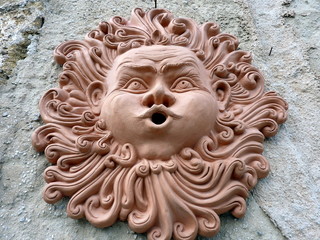 rappresentazione in terracotta di Eolo, dio dei venti