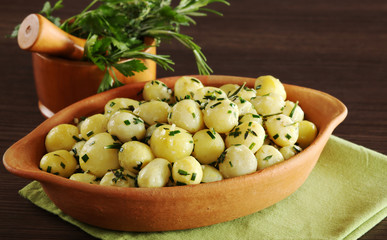 Small potatoes with herbs