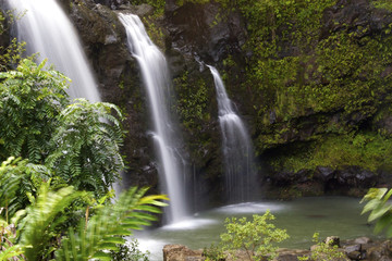 Fototapeta na wymiar Maui Waterfall