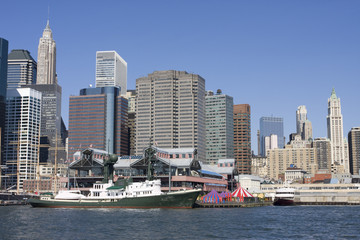 Fototapeta premium New York City skyline and harbor