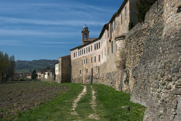 Fototapeta na wymiar Ściany zewnętrzne miasta Bevagna, Włochy