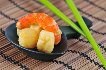 Curry de saint-jacques et crevettes