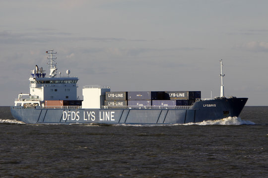 Containerschiff vor Cuxhaven