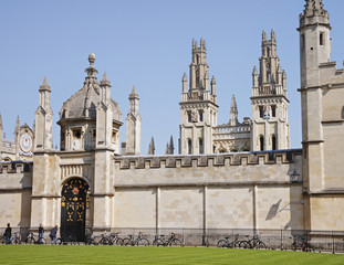 Fototapeta na wymiar Historic University Buildings in Oxford, UK