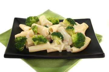 Tortiglione mit Brokkoli-Käse-Soße