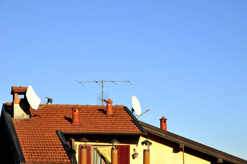 Casa, tetto con antenne