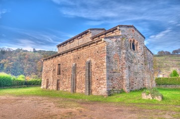 Fototapeta na wymiar San Pedro del Nora,Prerrománico asturiano