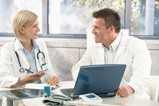 Two medical doctors consulting