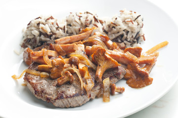 beefsteak with mushrooms and poultry ham
