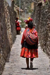 Türaufkleber Indigene Frau, Ollantaytambo, Heiliges Tal, Peru. © tonisalado