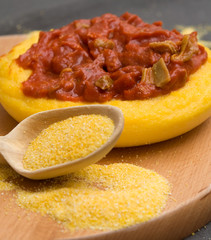 polenta con sugo di funghi porcini