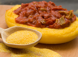 polenta con sugo di funghi porcini