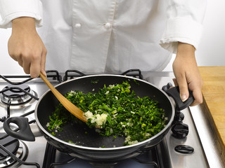 faire revenir les épinards à la poêle