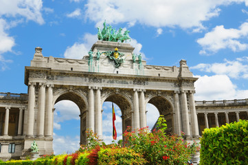 Fototapeta na wymiar Triumph Arch w Cinquantennaire Park w Brukseli