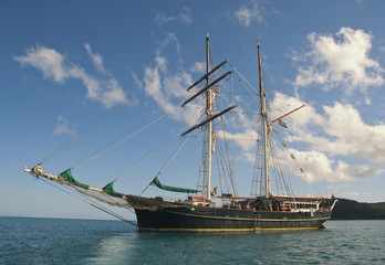 Fototapeta na wymiar Ship in the Whitsundays Archipelago