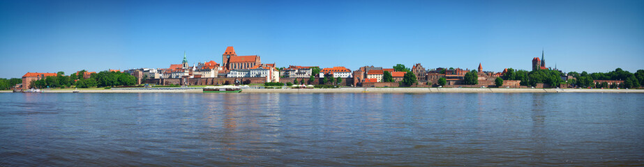Fototapeta na wymiar Panorama starego średniowiecznego miasta